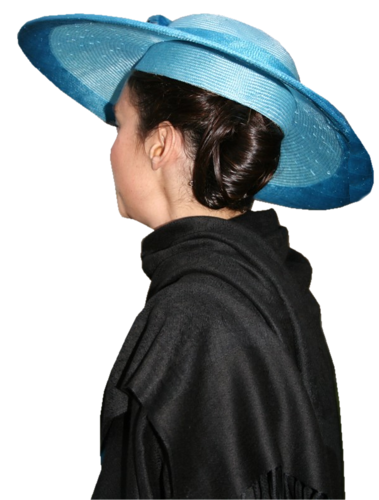 femme ( chapeautée )