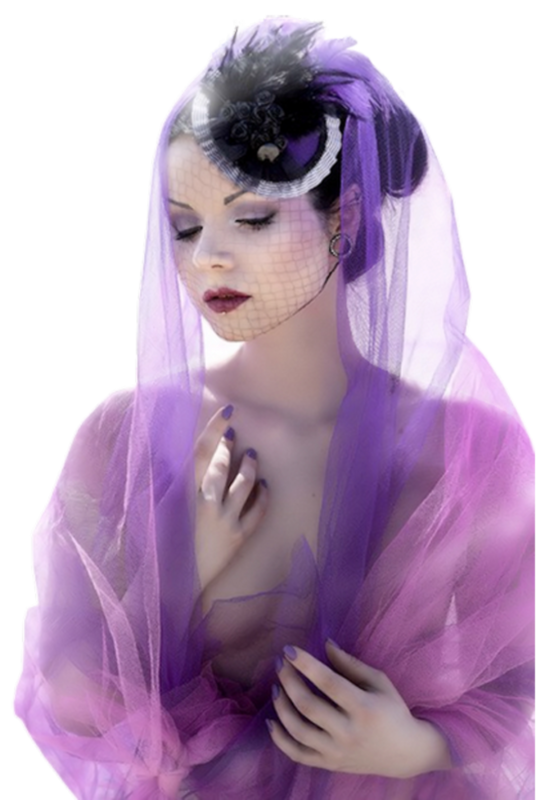  Femme vétue de violet